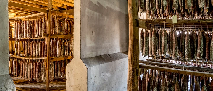 Casa Riera Ordeix bodega secaderos