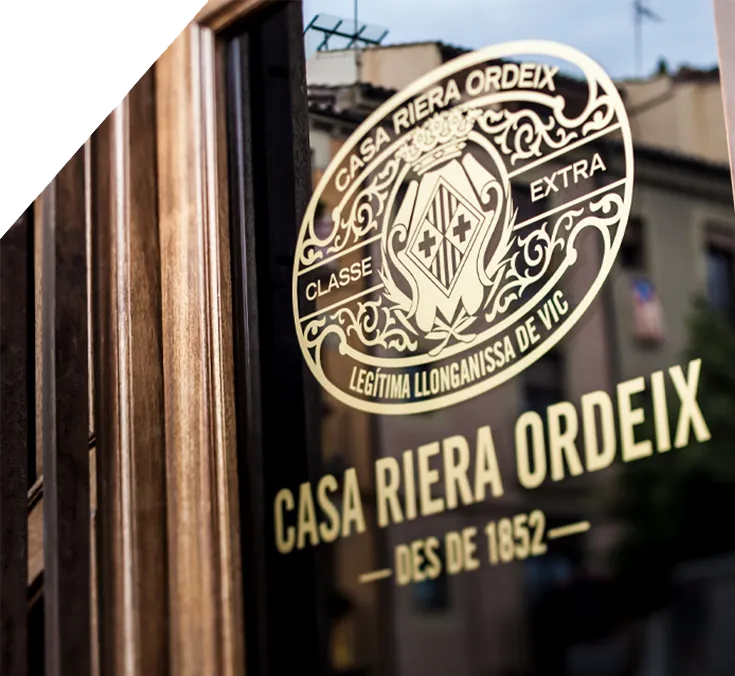 Casa Riera Ordeix puerta fábrica